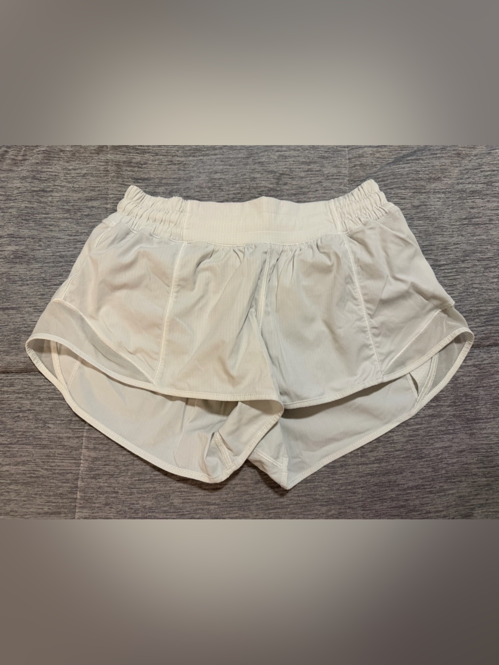 lululemon atheltica hotty hot low-rise lined short 2.5” white size 4